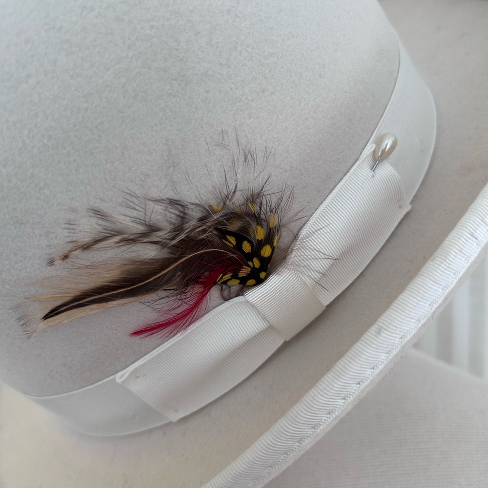 Vintage Derby Bowler Hat Men's 100% Wool Cream Small Grosgrain Ribbon & Feather - Picture 2 of 7
